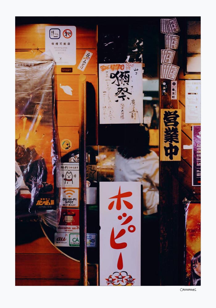 Bar in Osaka by Cannanas